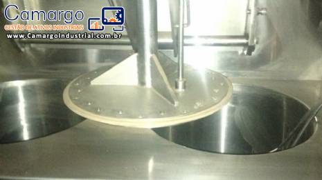 Prensa para extração de essências vegetais