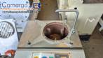 Temperadeira em inox para chocolate com mesa vibrat�ria 100 kg / h Hebleimar