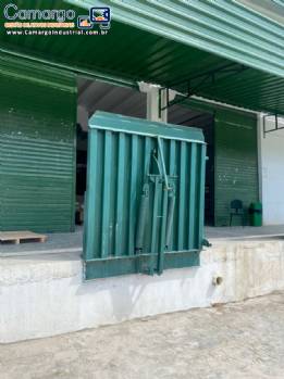 Plataformas em a�o para docas de carregamento