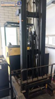 Empilhadeira retrátil Doosan Empilhadeira retrátil Doosan