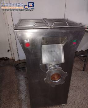 Moedor de carnes com boca 106 mm 20 CV até 2 tonelada por hora SOPAMA Moedor de carnes com boca 106 mm 20 CV até 2 tonelada por hora SOPAMA