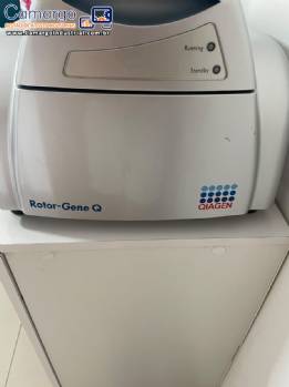 Termociclador de PCR em tempo real para exames de biologia molecular QIAGEN Termociclador de PCR em tempo real para exames de biologia molecular QIAGEN